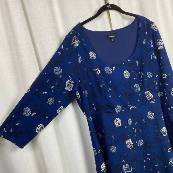 Torrid Blue Floral 3/4 Sleeve Skater Dress Sz.2 - Picture 9 of 15